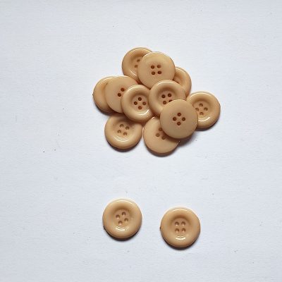 Színes gomb 4 lyukú átmérő 25,5 mm - Bézs