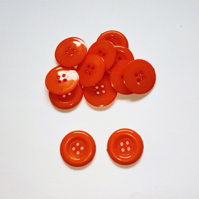 Színes gomb 4 lyukú átmérő 25,5 mm - Narancs