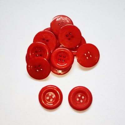 Színes gomb 4 lyukú átmérő 25,5 mm - Piros